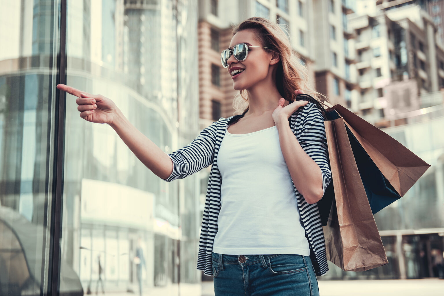 Imagebild für Monitore im Handel z.B. Schaufenster Imagebild für Einbaumonitore im Handel, z.B. Schaufenster, Stelen, Infobildschirme, etc.