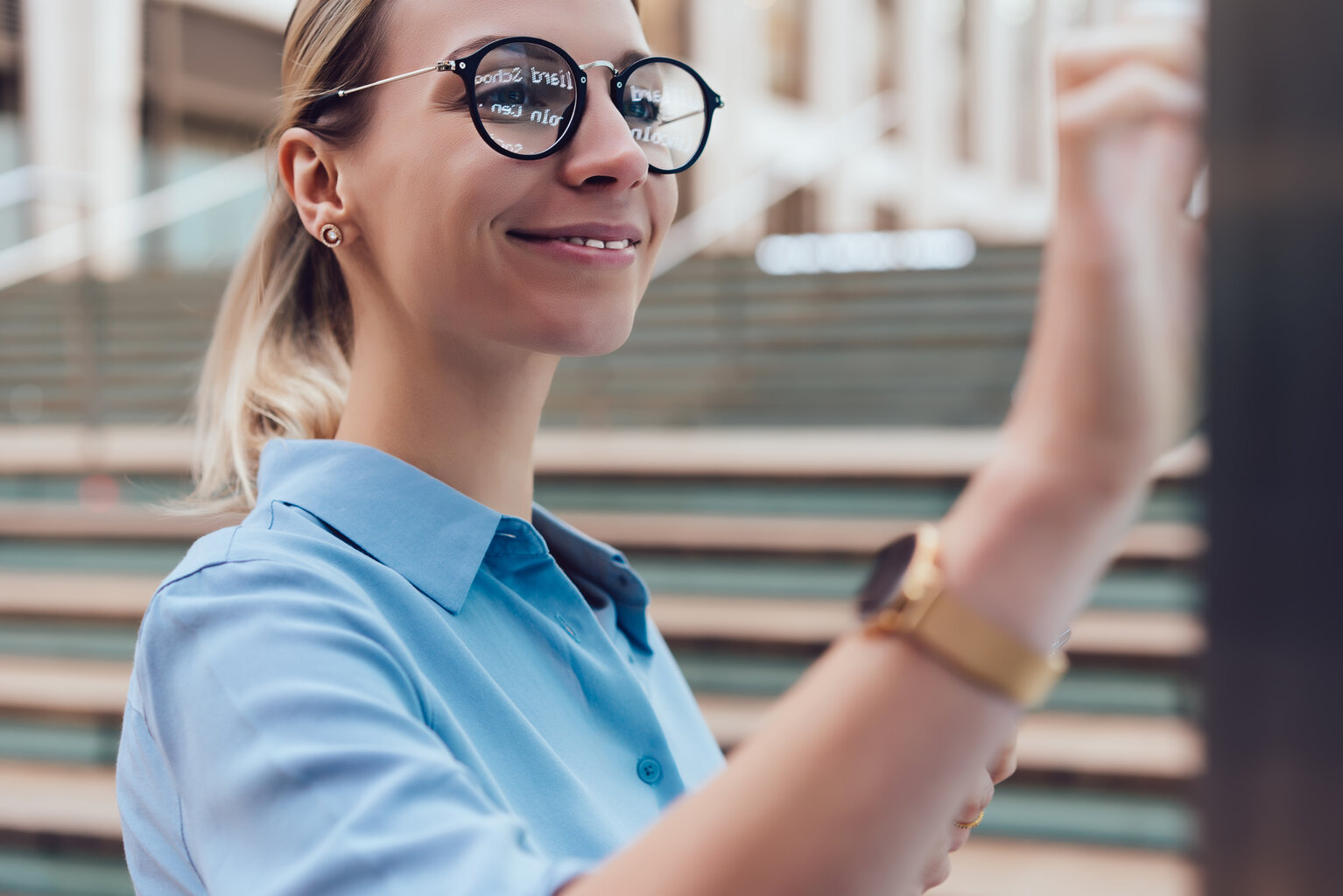 MIKKA Anti-Glare All-In-One Monitors are used for interactive collaboration in schools, meeting rooms, conference rooms, and offices