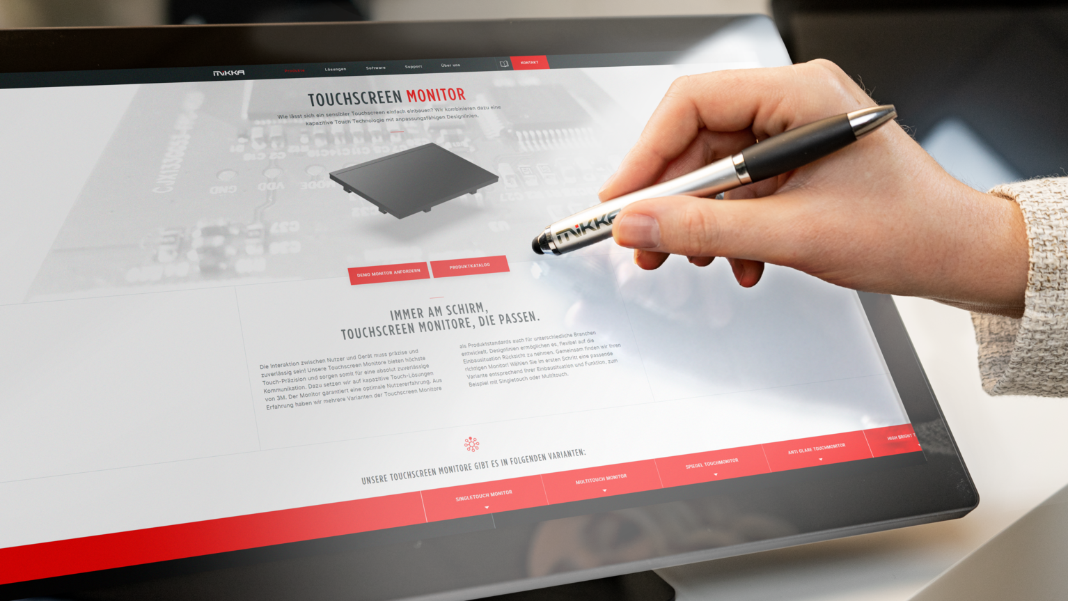 MIKKA Multitouch Desktop Monitor vereinfacht das interaktive Arbeiten | © MIKKA GmbH MIKKA Multitouch Desktop Monitor vereinfacht das Arbeiten im Büro, Konferenzraum oder Verkaufsraum | © MIKKA GmbH