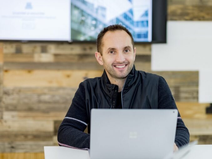 Walter Kreisel (Geschäftsführer, neoom) spricht für MIKKAs Fachkompetenz | © neoom group Referenzbild des MIKKA Partner neoom Group, Walter Kreisel bestätigt die Fachkompetenz von MIKKA mit einem Zitat | © neoom group